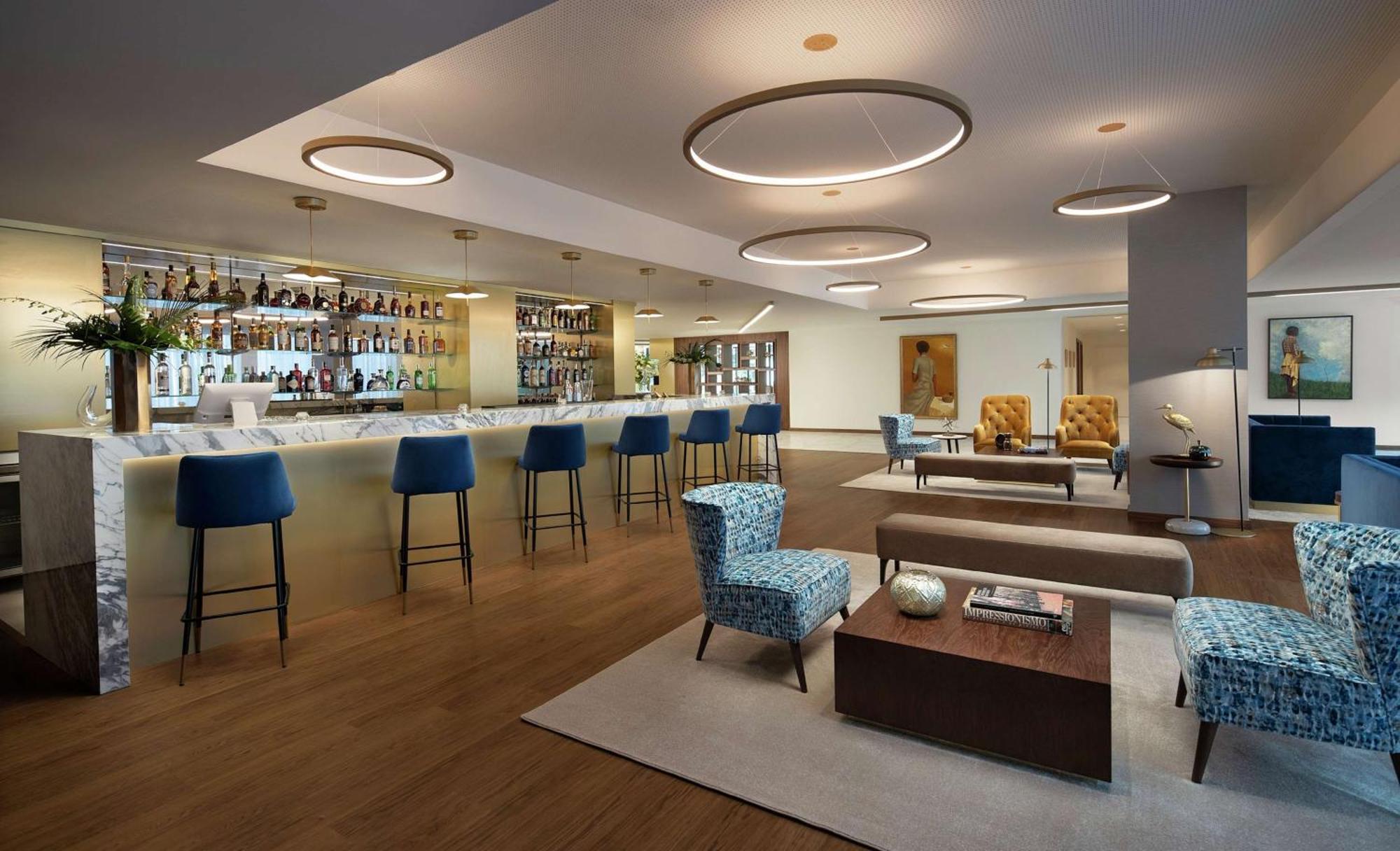 Boeira Garden Hotel Porto Gaia, Curio Collection By Hilton Vila Nova de Gaia Eksteriør billede The Club at London Heathrow