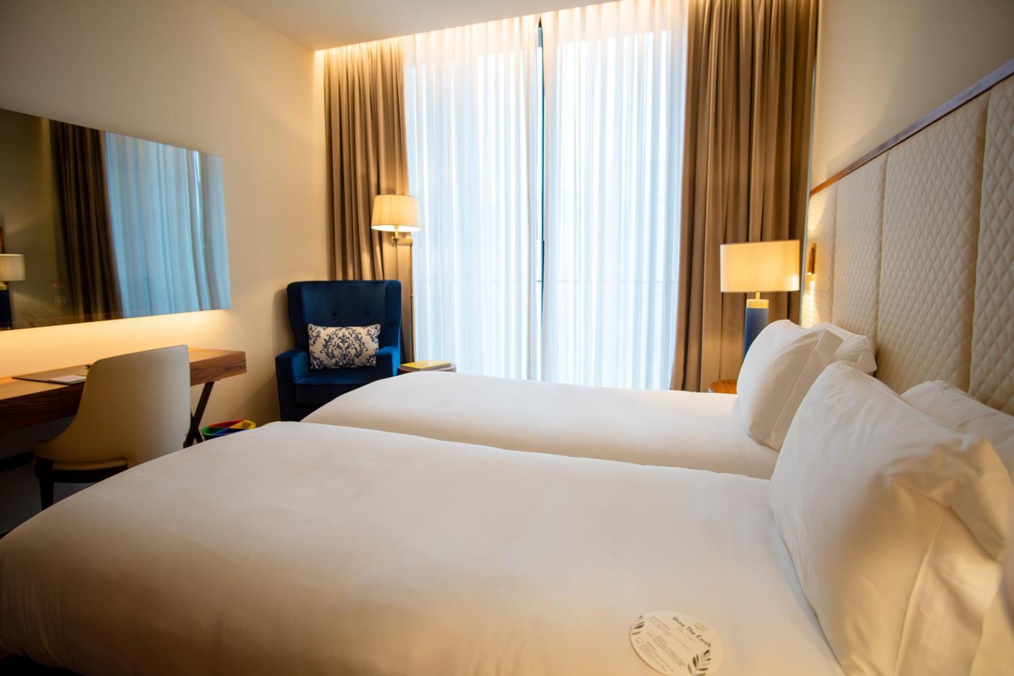 Boeira Garden Hotel Porto Gaia, Curio Collection By Hilton Vila Nova de Gaia Eksteriør billede A room at the hotel